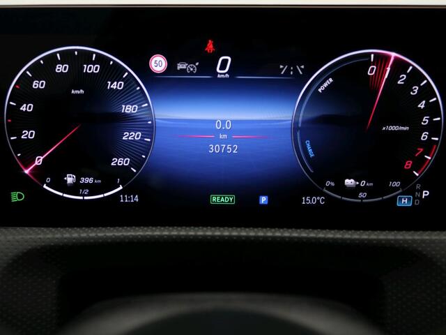 Mercedes-Benz CLA-KLASSE Shooting Brake 250 e Business Solution AMG AMG Line | Night Pakket |Panorama Schuif-Kanteldak | Memory Stoelen | Head-up display | Parkeerpakket met 360°-camera. Inclusief 24 maanden MB Certified garantie voor Europa.