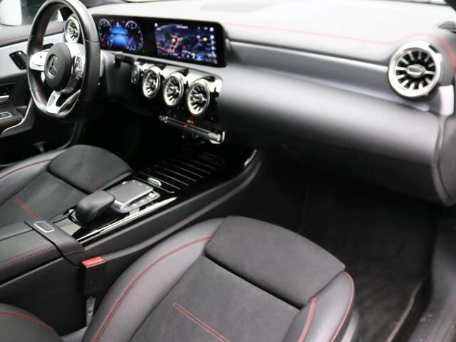 Mercedes-Benz CLA-KLASSE Shooting Brake 180 Business Solution AMG AMG | Night Pakket | Panorama Schuif-Kanteldak | Trekhaak | Memory Voorstoelen. Inclusief 24 maanden Mercedes-Benz Certified garantie voor Europa.