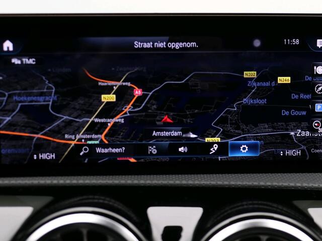 Mercedes-Benz CLA-KLASSE Shooting Brake 180 Business Solution AMG AMG | Night Pakket | Panorama Schuif-Kanteldak | Trekhaak | Memory Voorstoelen. Inclusief 24 maanden Mercedes-Benz Certified garantie voor Europa.