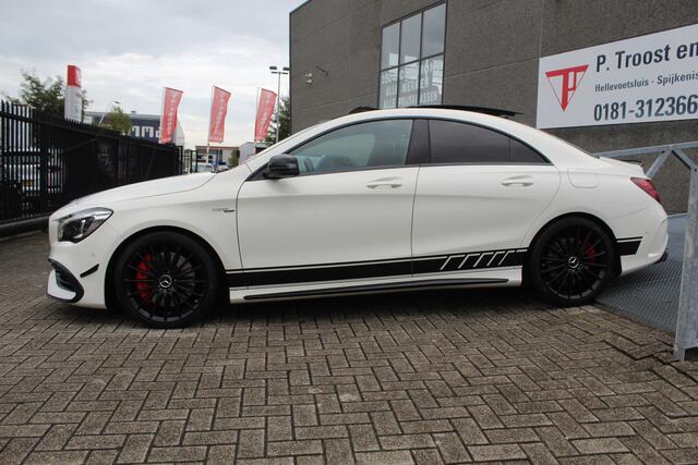 Mercedes-Benz CLA-KLASSE 45 AMG 4MATIC 381pk Panoramadak/Schaalstoelen/Navigatie/Achteruitrijcamera/Performance uitlaat/Elektrische best. stoel met geheugen/Sfeerverlichting/Keyless/Stoelverwarming/Inklapbare spiegels/Dodehoek detectie/Apple carplay/Led koplampen