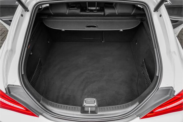 Mercedes-Benz CLA-KLASSE Shooting Brake 180 AMG Edition Night Pano Stoelverw 19"