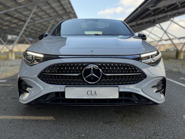 Mercedes-Benz CLA-KLASSE 180 Business Solution AMG | Night | Superscreen | Panoramadak | Trekhaak | Memory | Sfeerverlichting | Parkeercamera |