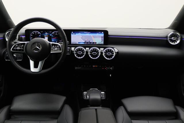 Mercedes-Benz CLA-KLASSE Shooting Brake 180 Business Solution Luxury Leer, Camera, Apple Carplay, Sfeerverlichting, PDC
