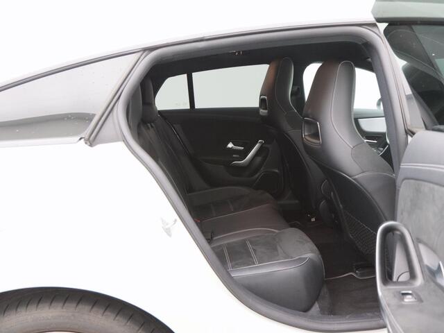 Mercedes-Benz CLA-KLASSE Shooting Brake Automaat 250 e | Stoelverwarming | Navigatie | Full LED | Sfeer Verlichting | Virtual Cockpit | 18 Inch | 95.009 Km !!