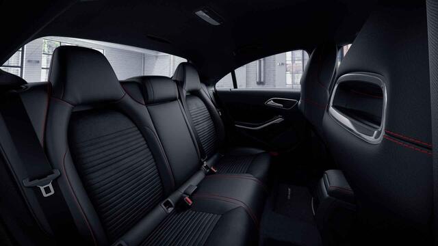 Mercedes-Benz CLA-KLASSE 180 | AMG | Achteruitrijcamera | LED-koplampen | Stoelverwarming | Parkeerpakket |