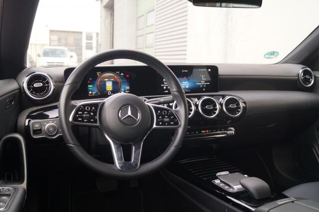 Mercedes-Benz CLA-KLASSE Shooting Brake 250e Business Line -NAVI-TREKHAAK-CAM-