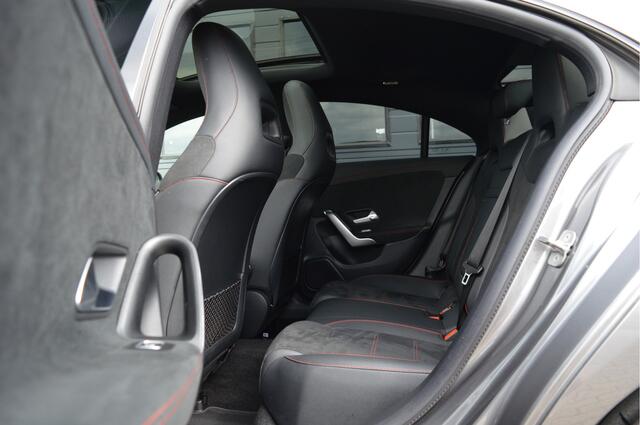 Mercedes-Benz CLA-KLASSE 200 AMG Line | PANO | SFEERVERLICHTING | CAMERA | KEYLESS |