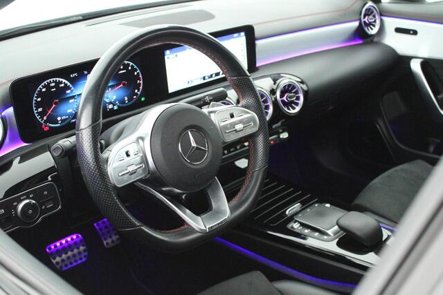 Mercedes-Benz CLA-KLASSE 200 163pk Solution AMG Trekhaak Camera Burmester Stoelverwarming Sfeerverlichting Panoramadak Navigatie
