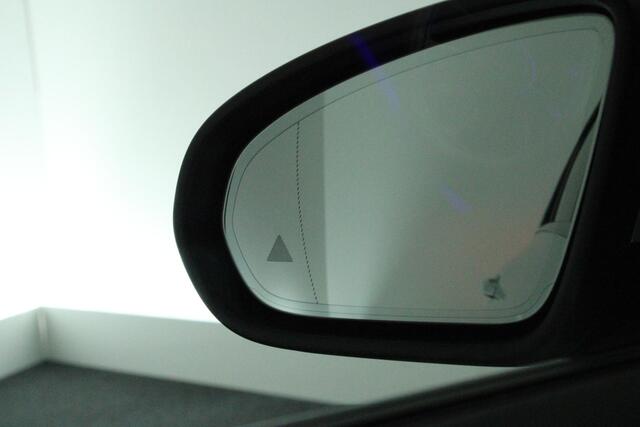 Mercedes-Benz CLA-KLASSE 200 163pk Solution AMG Trekhaak Camera Burmester Stoelverwarming Sfeerverlichting Panoramadak Navigatie