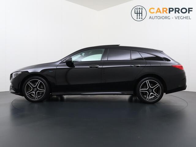 Mercedes-Benz CLA-KLASSE Shooting Brake 250 e AMG Edition | Panorama - schuifdak | Sfeerverlichting | Head-up Display | Distronic Cruise Control | Stoelverwarming Voor | Smartphone Integratie Pakket |