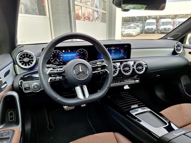 Mercedes-Benz CLA-KLASSE Shooting Brake 180 AMG Line | Panoramadak | Bruin interieur | Burmester | 360° Camera | Head-up Display | Memory pakket | Sfeerverlichting | Dodehoekassistent | Multibeam LED | Keyless-GO | Elektrische achterklep
