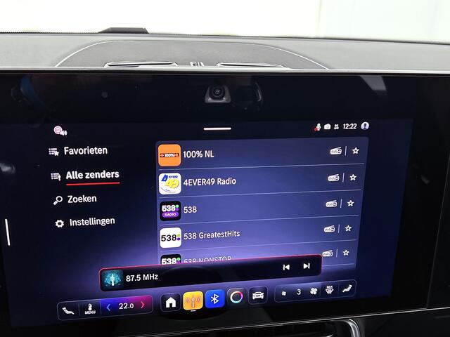 Mercedes-Benz CLA-KLASSE 200 Business Solution AMG | Smartphone integratiepakket | Antidiefstalpakket URBAN GUARD | Adaptieve cruisecontrol | Achteruitrijcamera | Sfeerverlichting | Vast Panoramadak | Dodehoekassistent |