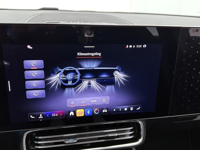 Mercedes-Benz CLA-KLASSE 200 Business Solution AMG | Smartphone integratiepakket | Antidiefstalpakket URBAN GUARD | Adaptieve cruisecontrol | Achteruitrijcamera | Sfeerverlichting | Vast Panoramadak | Dodehoekassistent |