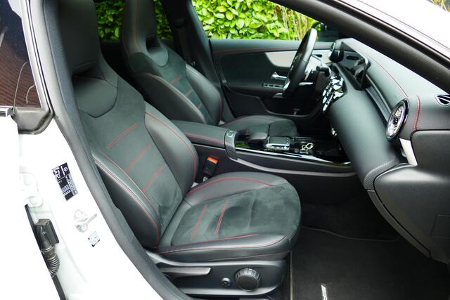 Mercedes-Benz CLA-KLASSE Shooting Brake 200 AMG Line. Panodak,