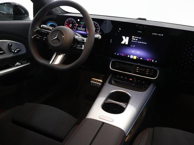 Mercedes-Benz CLA-KLASSE 250+ Launch Edition 85 kWh | Night | Panoramadak | Stoelverwarming | DISTRONIC | Achteruitrijcamera | Trekhaak |