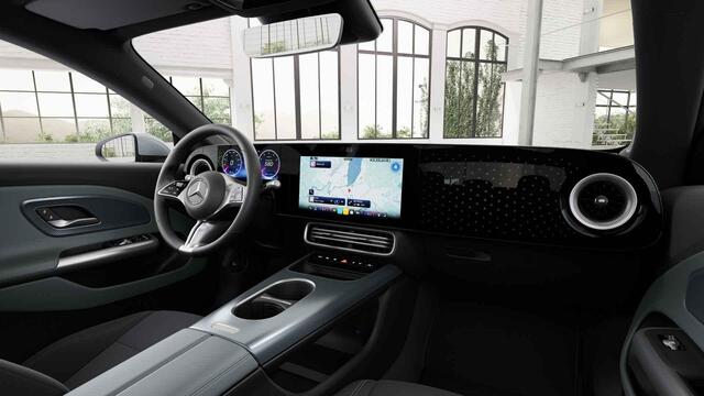 Mercedes-Benz CLA-KLASSE 180 Business Solution Luxury | Dodehoekassistent | Panoramadak | Stoelverwarming | LED koplampen | Adaptieve cruisecontrol | Achteruitrijcamera |