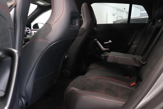 Mercedes-Benz CLA-KLASSE Shooting Brake 180 Business Solution AMG | Panoramadak | 18"Lichtmetaal | Trekhaak | Stoelverwarming |