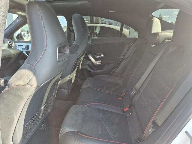 Mercedes-Benz CLA-KLASSE 200 Business Solution AMG | Navigatie | Panoramadak |