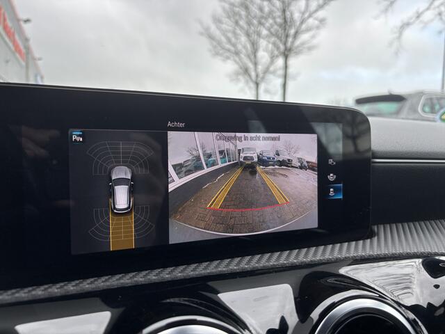 Mercedes-Benz CLA-KLASSE Shooting Brake 180 Business Solution | Mbux | Stoelverwarming | Parkeer Camera | Elektrische Achterklep
