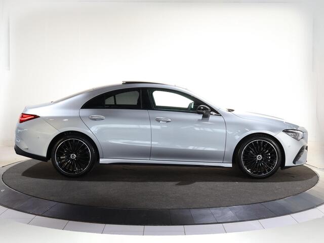 Mercedes-Benz CLA-KLASSE 180 Business Solution AMG | Panoramaschuifdak | AMG Line Plus | Head-up display | Nightpakket | 360° camera | Dodehoekassistent |