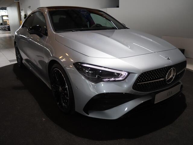 Mercedes-Benz CLA-KLASSE 180 Business Solution AMG | Panoramaschuifdak | AMG Line Plus | Head-up display | Nightpakket | 360° camera | Dodehoekassistent |
