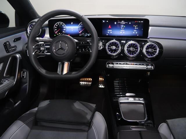 Mercedes-Benz CLA-KLASSE 180 Business Solution AMG | Panoramaschuifdak | AMG Line Plus | Head-up display | Nightpakket | 360° camera | Dodehoekassistent |