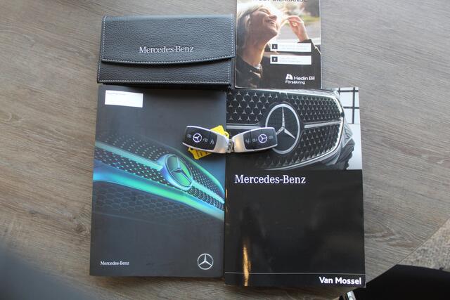 Mercedes-Benz CLA-KLASSE 200 Business Solution AMG Panoramadak/sfeerverlichting/Achteruitrij camera/Apple carplay/DAB/Lederen-Alcantara bekleding/Cruise control/Climate control/ 19'' lichtmetalen velgen/Navigatie