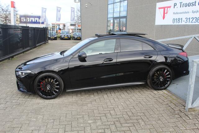 Mercedes-Benz CLA-KLASSE 200 Business Solution AMG Panoramadak/sfeerverlichting/Achteruitrij camera/Apple carplay/DAB/Lederen-Alcantara bekleding/Cruise control/Climate control/ 19'' lichtmetalen velgen/Navigatie