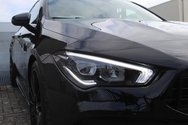 Mercedes-Benz CLA-KLASSE 200 Business Solution AMG Panoramadak/sfeerverlichting/Achteruitrij camera/Apple carplay/DAB/Lederen-Alcantara bekleding/Cruise control/Climate control/ 19'' lichtmetalen velgen/Navigatie