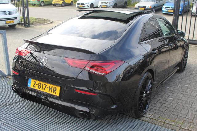 Mercedes-Benz CLA-KLASSE 200 Business Solution AMG Panoramadak/sfeerverlichting/Achteruitrij camera/Apple carplay/DAB/Lederen-Alcantara bekleding/Cruise control/Climate control/ 19'' lichtmetalen velgen/Navigatie