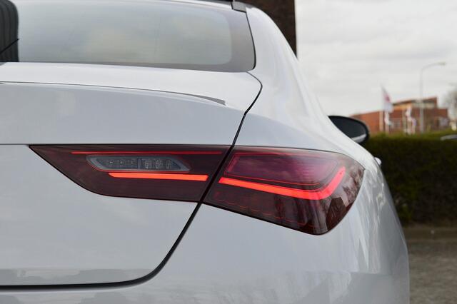 Mercedes-Benz CLA-KLASSE 180 AMG Line Rijklaarprijs-Garantie Panoramadak Matrix Led Apple Carplay/Android Auto