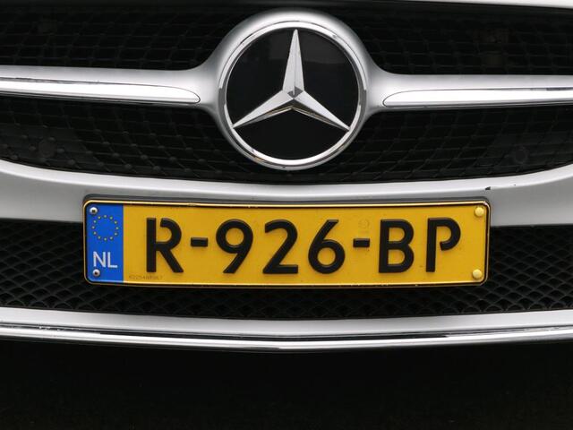 Mercedes-Benz CLA-KLASSE 180 Luxury Line | Keyless Go | Sfeerverlichting | Car Play | Stoelverwarming | Parkeerpakket met Camera | Inclusief 24 maanden Mercedes-Benz Certified garantie voor Europa.