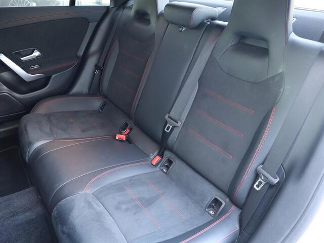 Mercedes-Benz CLA-KLASSE 200 AMG Line