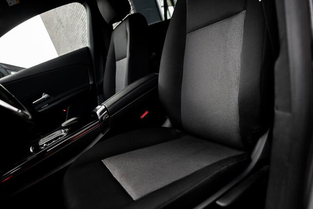 Mercedes-Benz CLA-KLASSE 200 Business Line | ACC | Apple Carpl | StoelVerw