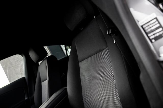 Mercedes-Benz CLA-KLASSE 200 Business Line | ACC | Apple Carpl | StoelVerw