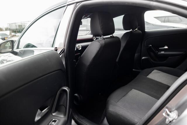 Mercedes-Benz CLA-KLASSE 200 Business Line | ACC | Apple Carpl | StoelVerw