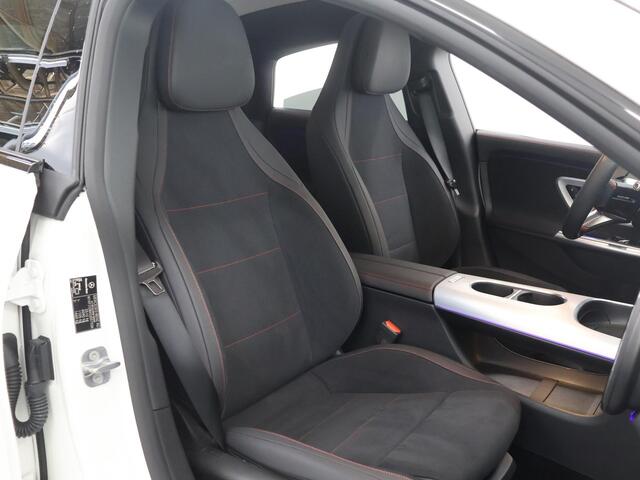 Mercedes-Benz CLA-KLASSE 250+ Launch Edition 85 kWh | Night | Panoramadak | Stoelverwarming | DISTRONIC | Achteruitrijcamera | Dodehoekassistent |