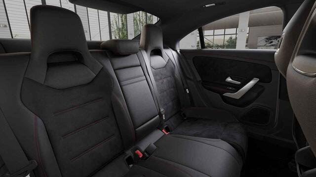 Mercedes-Benz CLA-KLASSE 180 Star Edition AMG Line Plus | Night pakket | Panoramadak | Stoelverwarming |