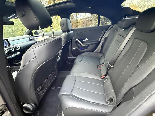 Mercedes-Benz CLA-KLASSE 180 | Panoramadak | Nightpakket |