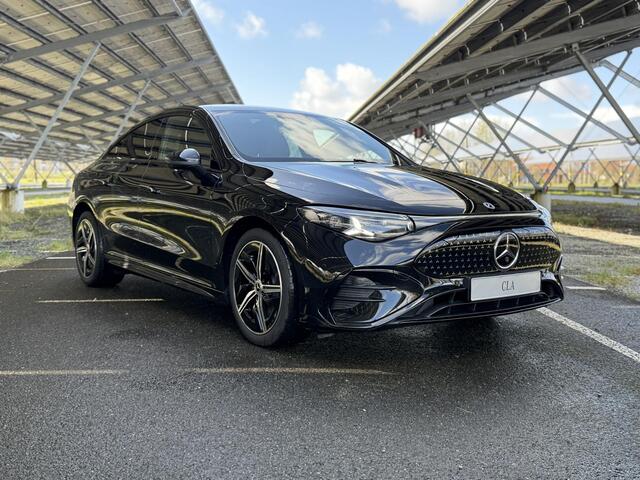 Mercedes-Benz CLA-KLASSE 200 Business Solution AMG 58 kWh | Night | Panoramadak | Premium Plus | Superscreen | Trekhaak | Head-Up | Burmester | 19" LM velgen |