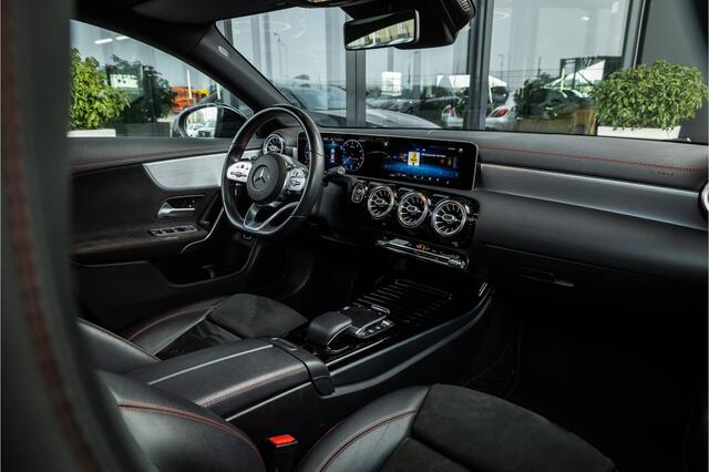 Mercedes-Benz CLA-KLASSE CLA250 Premium Plus - AMG Line | Panorama | Camera | Stoelverwarming