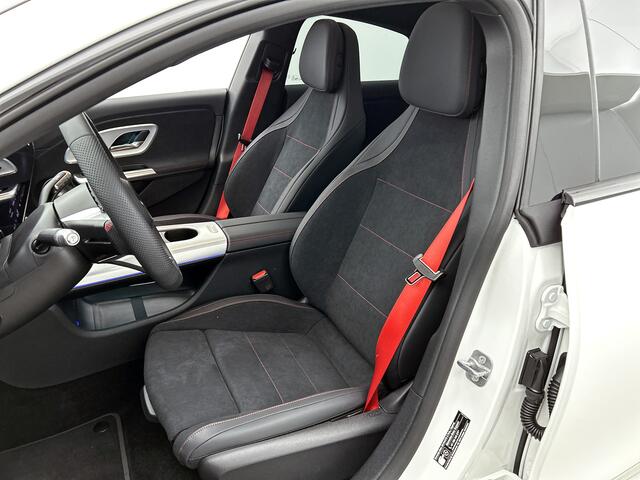 Mercedes-Benz CLA-KLASSE 200 Business Solution AMG | Premium Plus | Rijassistentiepakket | Winterpakket | Nightpakket | MBUX Augmented Reality navigatie | Smartphone integratie | Vast panoramadak |