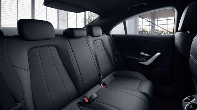 Mercedes-Benz CLA-KLASSE 200 Business Solution Luxury | Stoelverwarming | Widescreen | Sfeerverlichting | Apple Carplay |