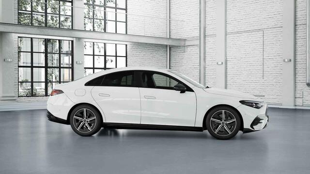 Mercedes-Benz CLA-KLASSE 200 Business Solution AMG 58 kWh | Nightpakket | Panoramadak | Stoelverwarming | Dodehoekassistent |