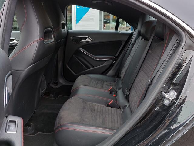 Mercedes-Benz CLA-KLASSE 180 122pk Automaat AMG Upgrade Edition | Navi | Apple Carplay+Android Auto | Airco | Cruise | Leder+Alcantara+Stoelverwarming | Licht+Regensensor | Pdc V+A+Assist+Camera | 18''lm