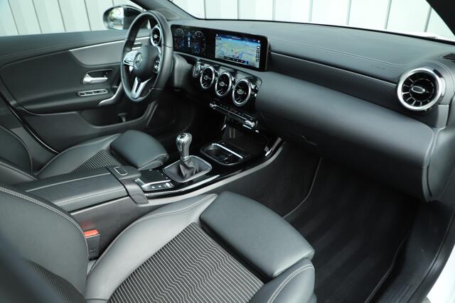 Mercedes-Benz CLA-KLASSE 180 Advantage | 136PK | Panoramadak | Led | Widescreen | Carplay | Stoelverwarming | 2020.