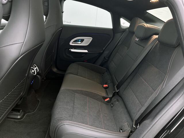 Mercedes-Benz CLA-KLASSE 200 Business Solution AMG 58 kWh | Advanced Plus pakket | Warmtewerend, donkergetint glas | Smartphone integratie | URBAN GUARD | Vast panoramadak |