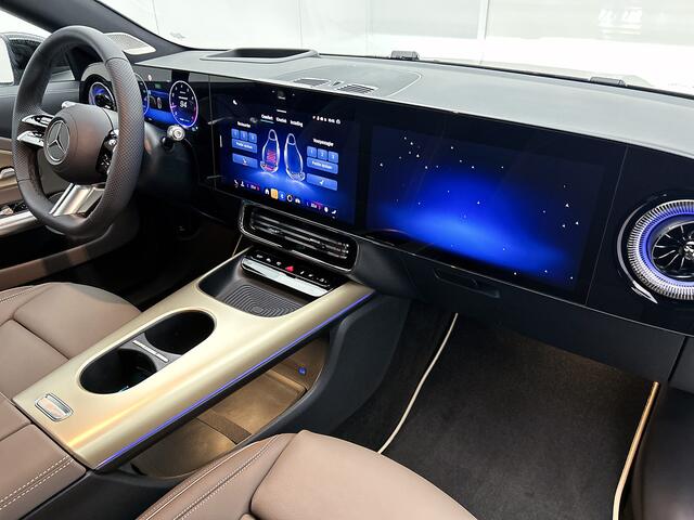 Mercedes-Benz CLA-KLASSE 200 Business Solution AMG | Edition pakket | Nightpakket | Premium Plus pakket | URBAN GUARD | Smartphone integratie | Vast panoramadak | Sierelementen in geanodiseerd goud |