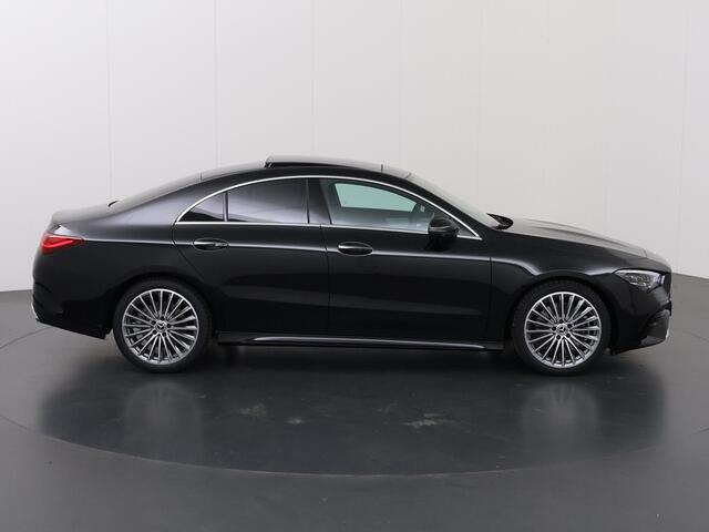 Mercedes-Benz CLA-KLASSE 180 Business Solution AMG | Panoramadak | Burmester Sound System | Rijassistentie Pakket | Sfeerverlichting | 360 Graden Camera |