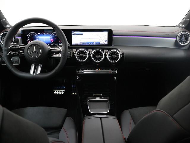 Mercedes-Benz CLA-KLASSE 180 Business Solution AMG | Panoramadak | Burmester Sound System | Rijassistentie Pakket | Sfeerverlichting | 360 Graden Camera |